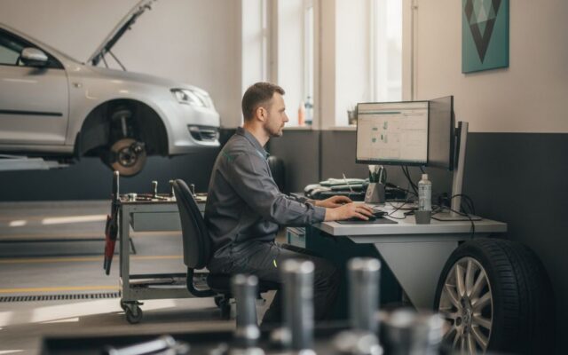 Employer branding w warsztacie: jak przyciągnąć dobrego mechanika, gdy branża ma ich za mało